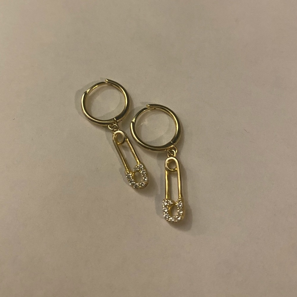 Ana Luisa Small safety pin hoops 🧷